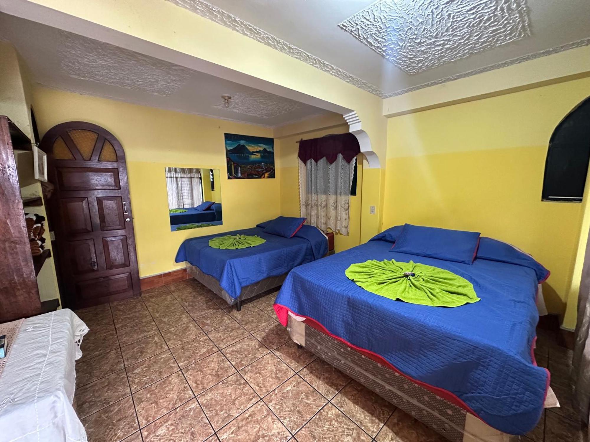 Hospedaje Gonzalez San Pedro La Laguna Exterior photo